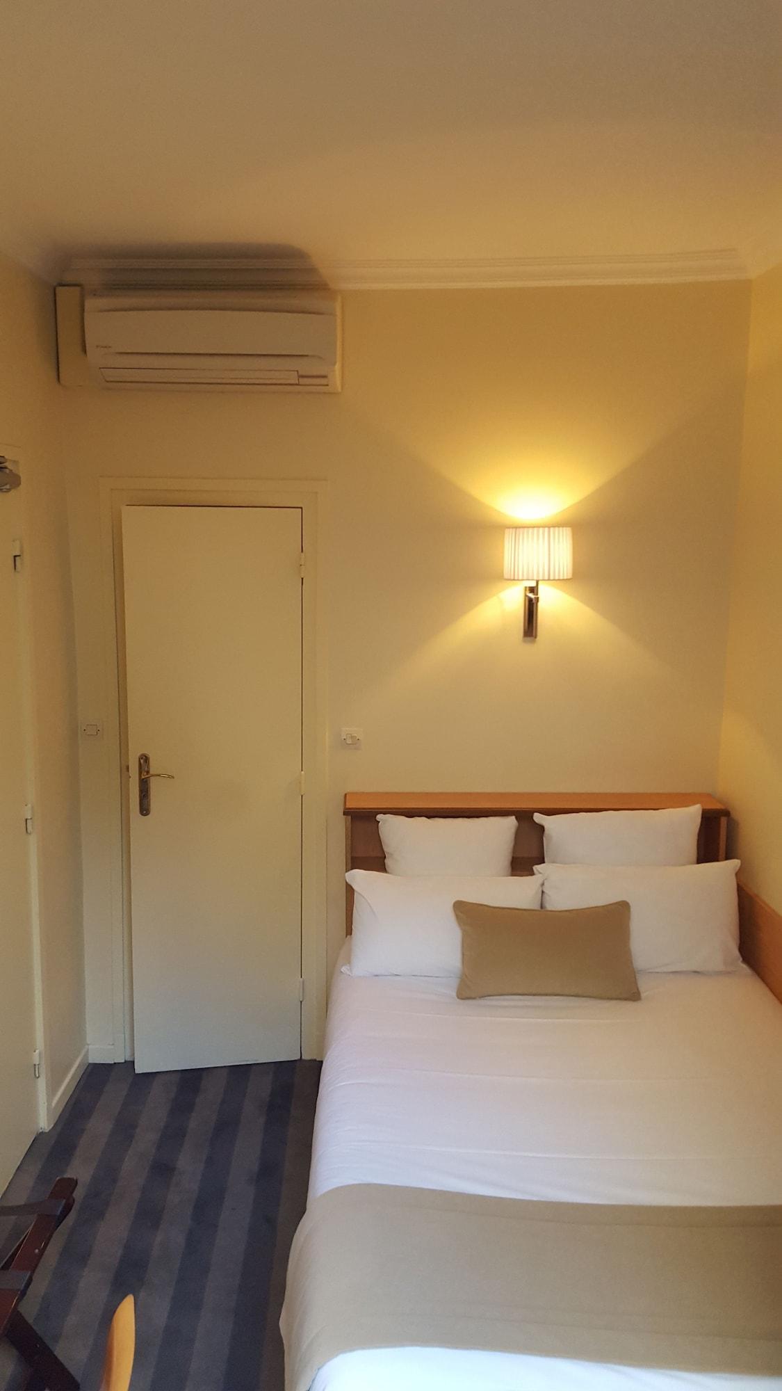 Saint Cyr Etoile 3* París