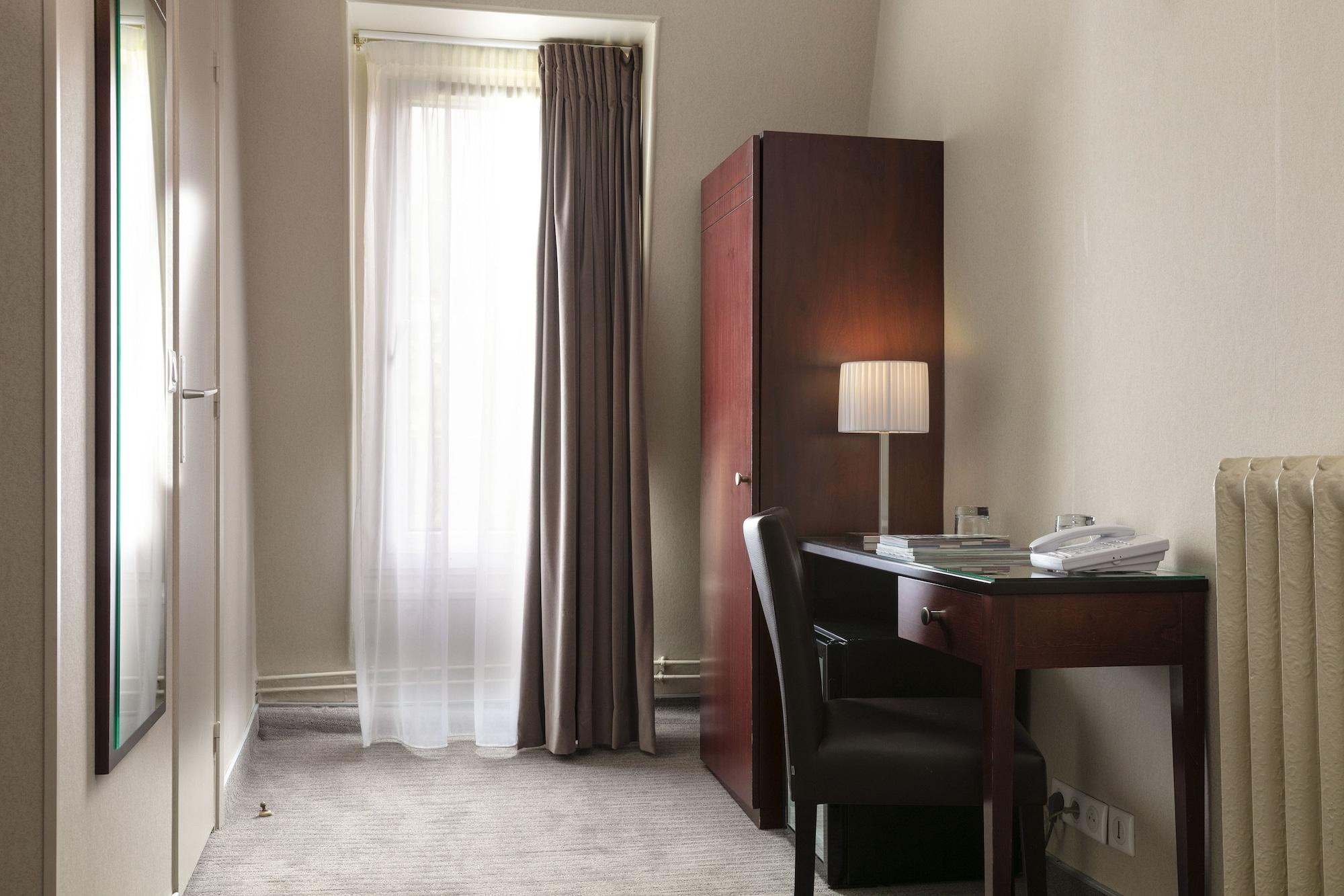 Hotel Saint Cyr Etoile París