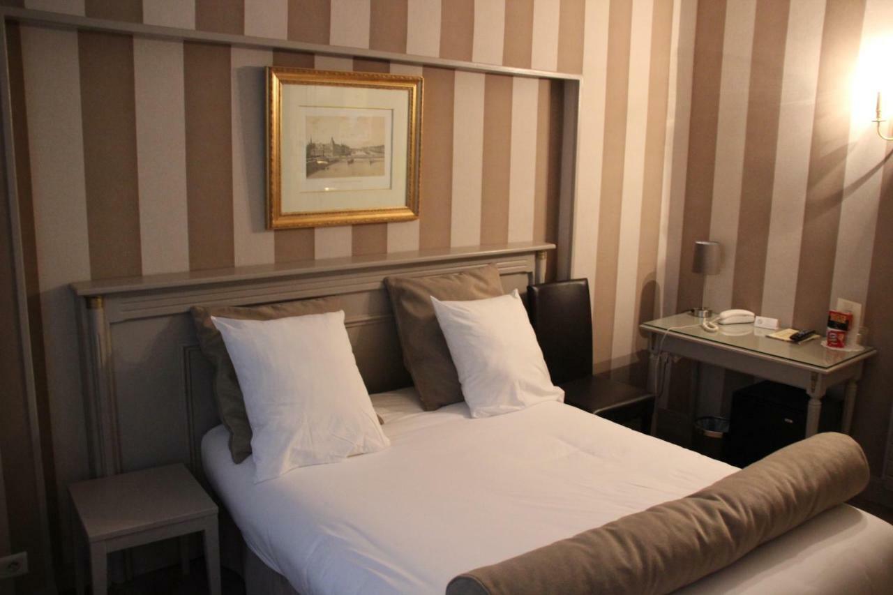 Hotel Saint Cyr Etoile París